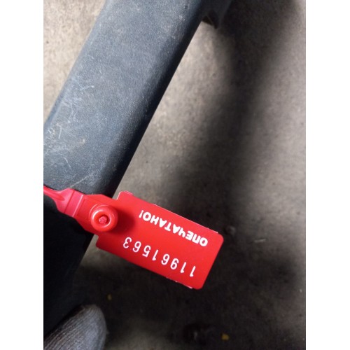 Ручка кабины DAF 95 E2 наружняя (под лобовым стеклом) центральная (563), 9592261-1