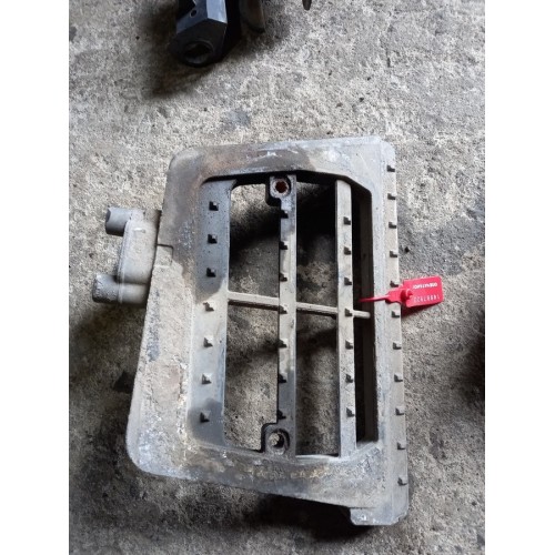 Кронштейн подножки нижней DAF 85 CF RH (922), 1638481