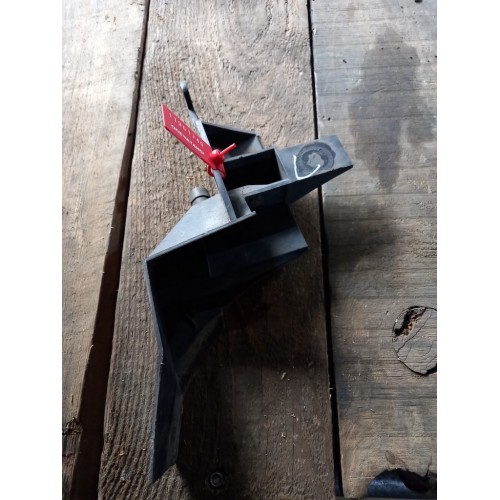 Кронштейн накладки лобового стекла MAN TGA LH (740), 81624400035