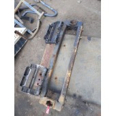 Кронштейн буксировочного крюка DAF 95 583587 с подножками (438)