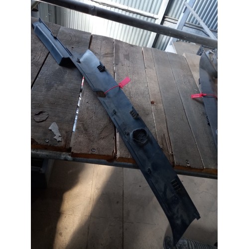 Накладка на стойку лобового стекла MAN TGA внутренняя LH (565), 81624300113-1