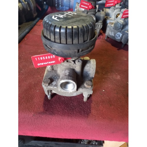 Кран ускорительный Volvo FH-13 (805), 9730110110