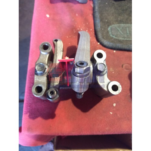 Ось коромысел DAF 106 в сборе (без горняка) (147), 1891926