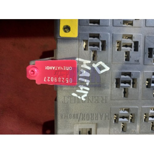 Блок предохранителей Renault MACK (027), 5010428876-2