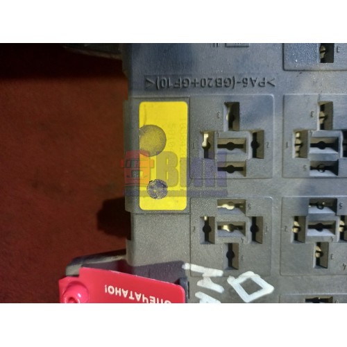 Блок предохранителей Renault MACK (027), 5010428876-4