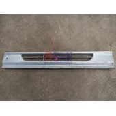 Накладка на бампер Mercedes Actros 987958 центральная часть деф. (164)