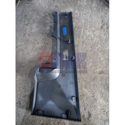 Накладка решетки радиатора Renault T460 001057 RH деф. (358), 82275885-3