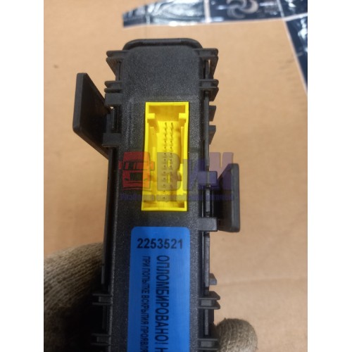 Блок управления замком двери Renault T460 001057 (521), 21926376-3