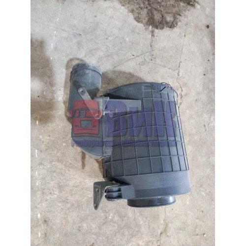 Корпус воздушного фильтра Renault T460 001057 в сборе с кроншт. (993), 21248263-4