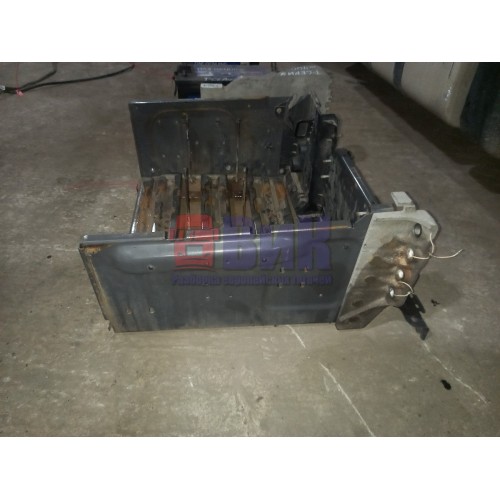 Ящик АКБ Renault T460 001057 в сборе с кронштейном (792), -2