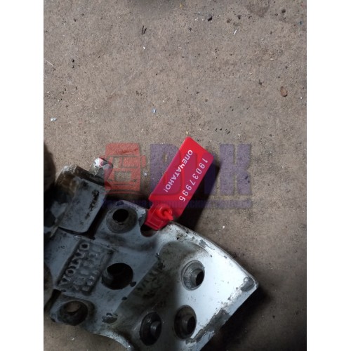 Петля двери Volvo верхняя RH (995), 20398136-2