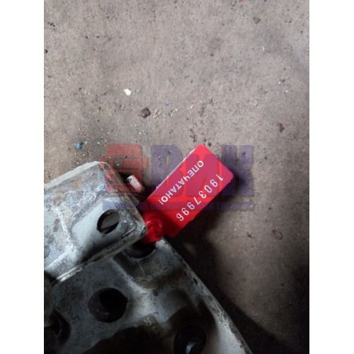 Петля двери Volvo верхняя RH (996), -2