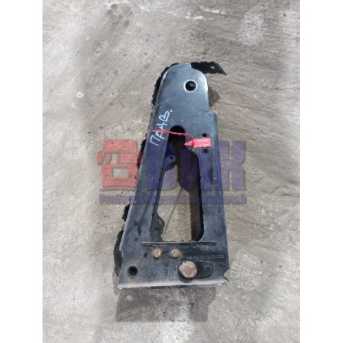 Кронштейн кабины Mercedes Actros MP4 766412 RH (461), 9603101460