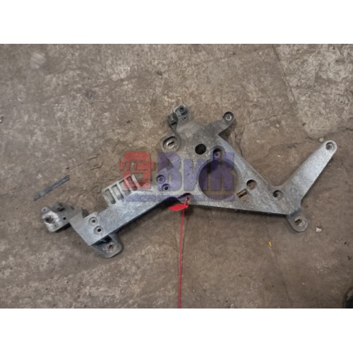 Кронштейн передней откидной подножки Mercedes Actros MP4 766412 LH (995), 9608850545