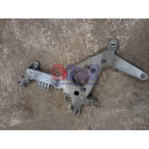 Кронштейн передней откидной подножки Mercedes Actros MP4 766412 RH (437), 9608850845