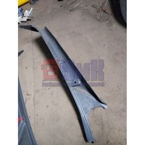 Накладка на стойку стекла Volvo FH внутренняя RH (241), 20546156-1