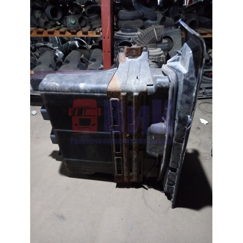 Ящик инструментальный Iveco Stralis ш.к. в сборе (накладка/ручка/замок) RH (305), -1