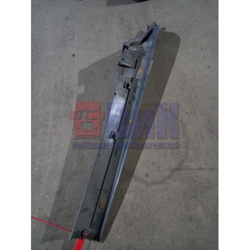 Накладка на стойку лобового стекла Iveco LH (905), 98405947-1