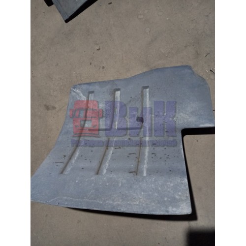 Подкрылок на подножку Iveco RH (165), 504067513-1