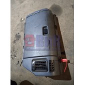 Часть торпедо Renault Magnum MACK бардачок в сборе RH (688)