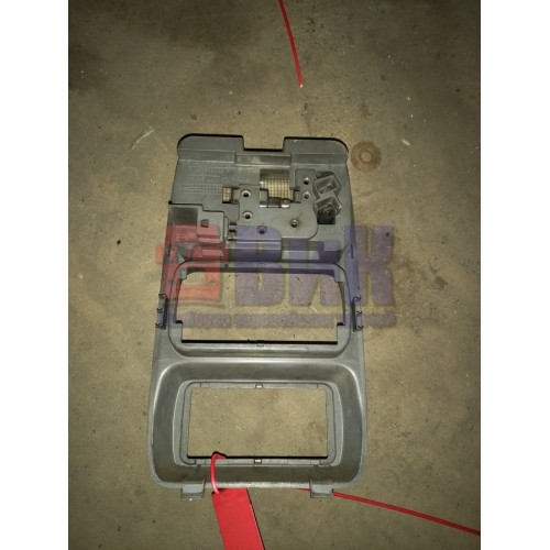 Пластик салона Mercedes с плафоном (461), 9438200043-2