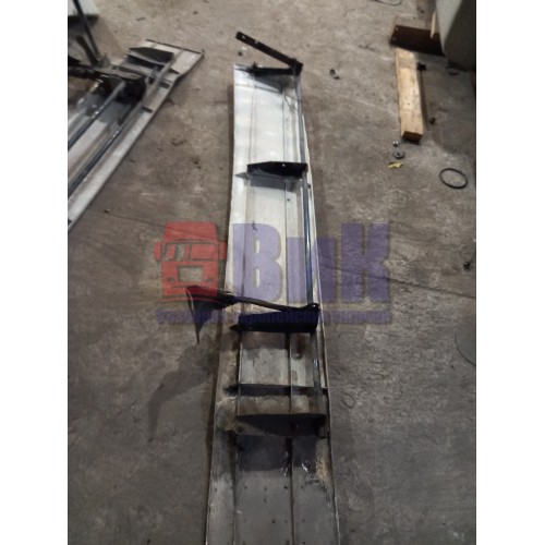 Спойлер кабины MAN TGA 165052 ш.к. в.к. комплект деф. (804)(805)(806), -20