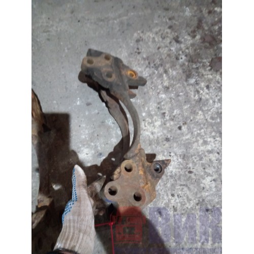 Скоба суппорта Iveco (928), -2