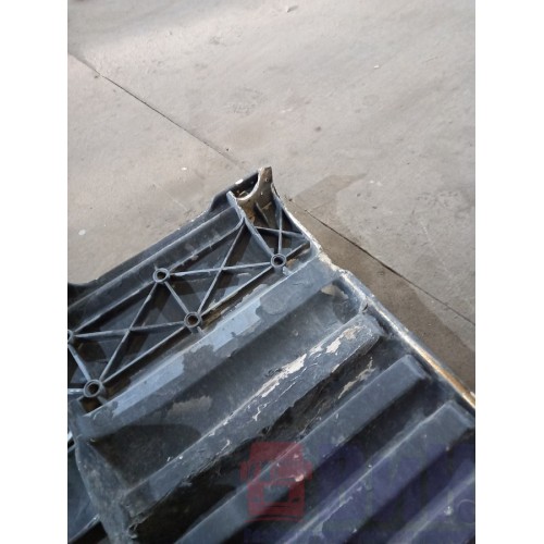 Решетка радиатора Renault Magnum Mack деф. (786), 5010227345-4