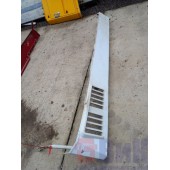 Спойлер кабины Renault Magnum боковой с крон-ом RH (745)