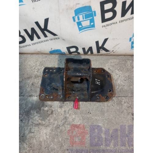 Кронштейн средней траверсы (над коробкой) MAN TGX 061924 LH (641), 