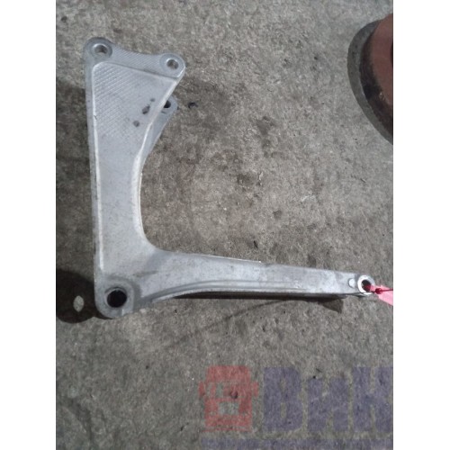 Кронштейн цилиндра подъема кабины Renault Premium (525), 82320650