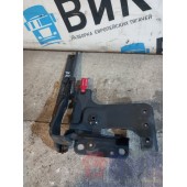 Петля подножки обслуживания Scania P340 215449 деф. болтов RH (358)