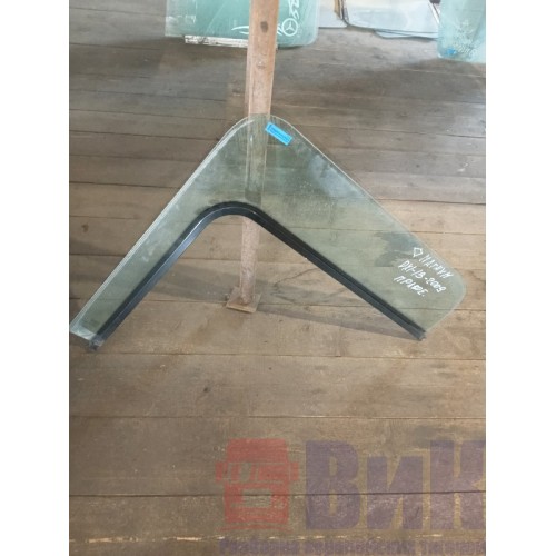 Стекло двери (форточка) Renault Magnum угловая RH (890), 