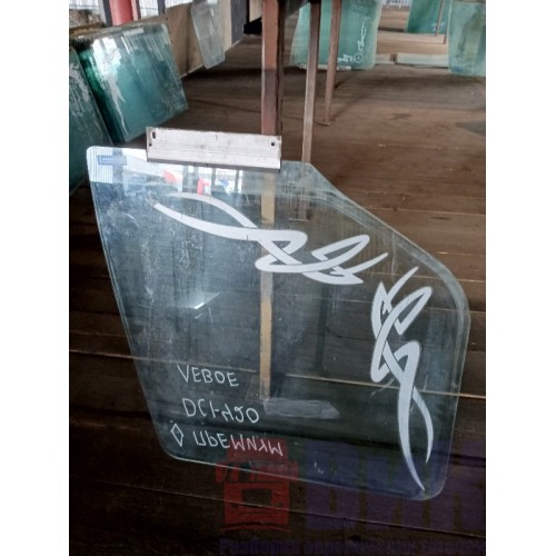 Стекло двери (основное) Renault Premium LH (939), 