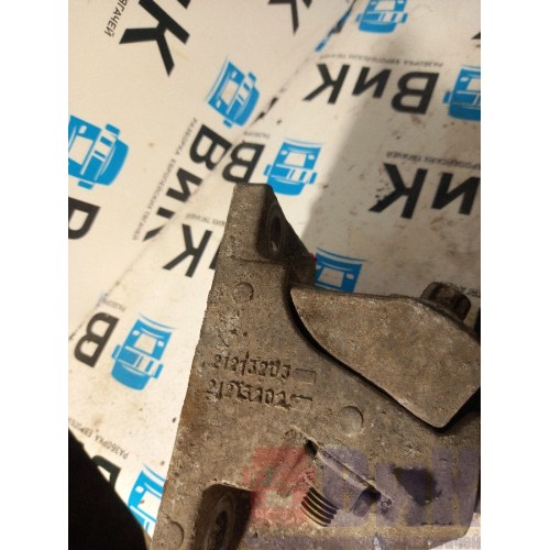 Кронштейн полукрыла (труба) Renault T460 003088 (алюм.) с прижимом задний передний (691), 21213203-1