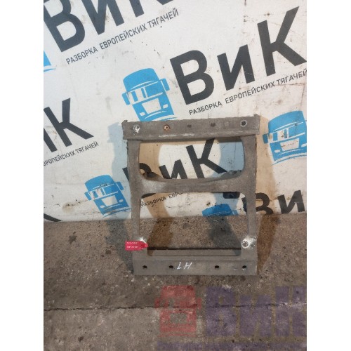 Кронштейн нижней подножки Renault Premium 001637 LH (654), 21087113