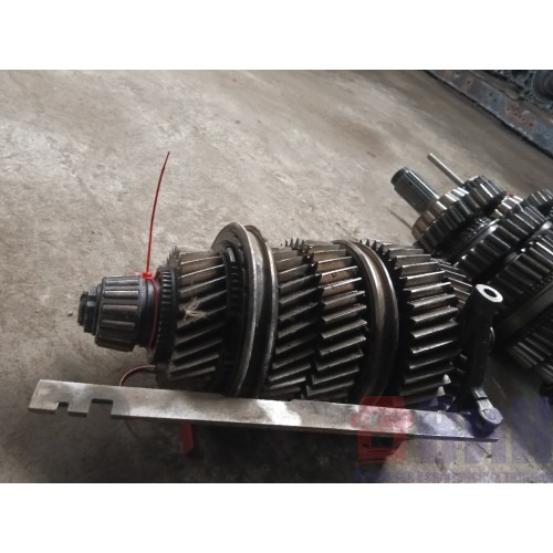 Вторичный вал Mercedes Benz G-210 без шестерни лучевой (801), -1