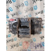 Кронштейн средней траверсы (над коробкой) MAN TGS 18.440 035329 RH (129)