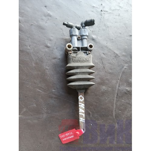 Кран уровня пола кабины Renault Magnum DXI Wabco с деф. (512), 7420746460