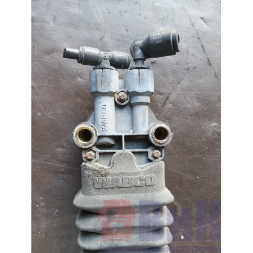 Кран уровня пола кабины Renault Magnum DXI Wabco с деф. (512), 7420746460-4