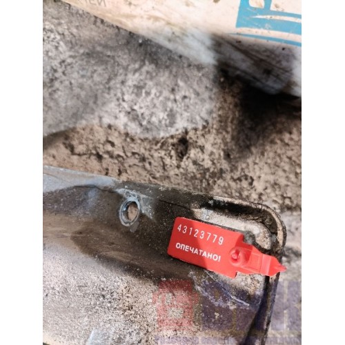 Кронштейн замка крыла Scania R400 915216 в сборе с замком RH (779), -2