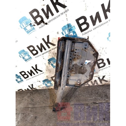 Кронштейн полукрыла Scania R400 915216 передний RH (684), -2