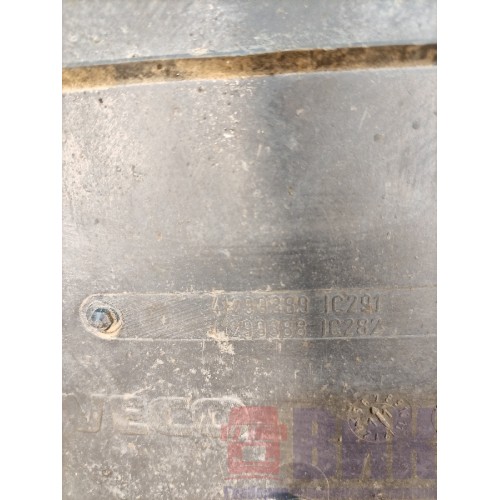 Полукрыло заднее переднее LH Iveco Stralis 258750 ориг. с деф. (662), -1