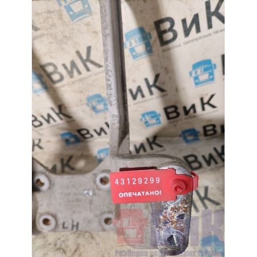 Кронштейн задней подушки кабины Scania R420 274491 LH (299), 1518493-2