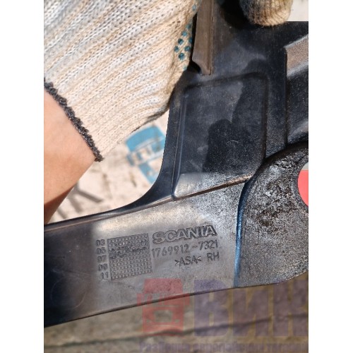 Накладка на стойку лобового стекла Scania 5 178648 наружняя RH (021), 1769912-4