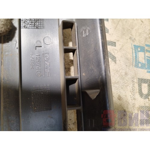 Накладка на торпедо (верхняя часть)(воздуховод лобового стекла) DAF 105 961218 (959), 1297409-2