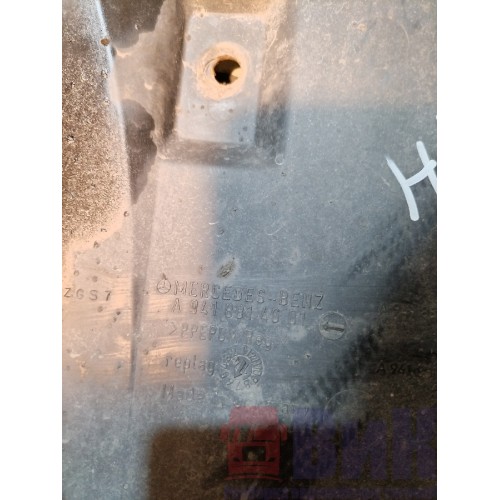 Подкрылок передний LH Mercedes Actros MP3 617874 передняя часть деф. (798), 9418814601-1