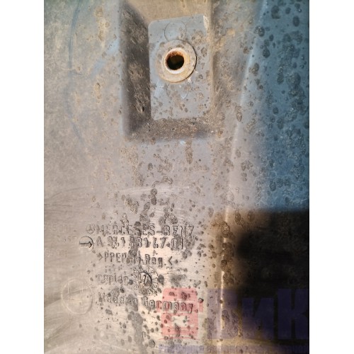 Подкрылок передний RH Mercedes Actros MP3 617874 деф. (802), 9418814701-1