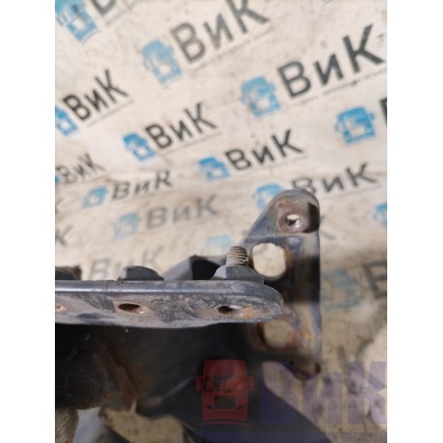 Петля подножки обслуживания Scania R440 335286 с деф. RH (176), 1785547-1