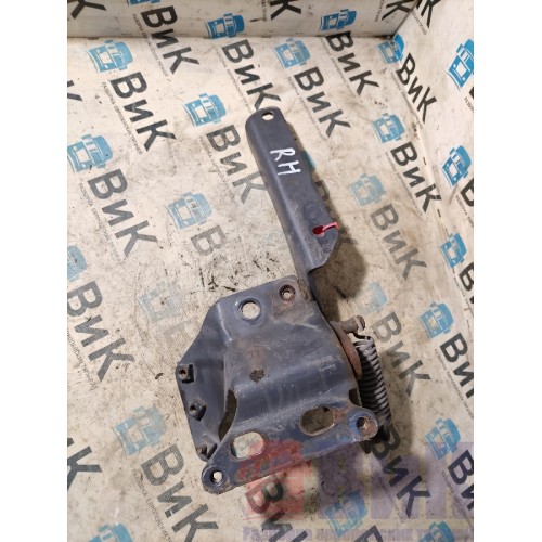 Петля подножки обслуживания Scania R440 335286 с деф. RH (176), 1785547-2